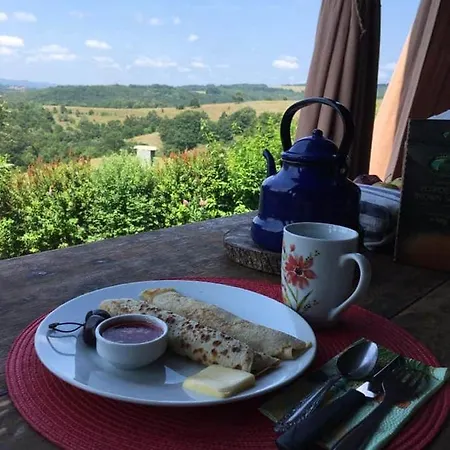 At Three Oaks Vizitsa