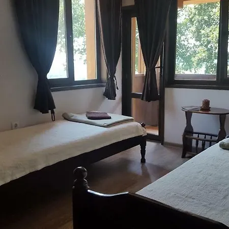 At Three Oaks Къща за гости *